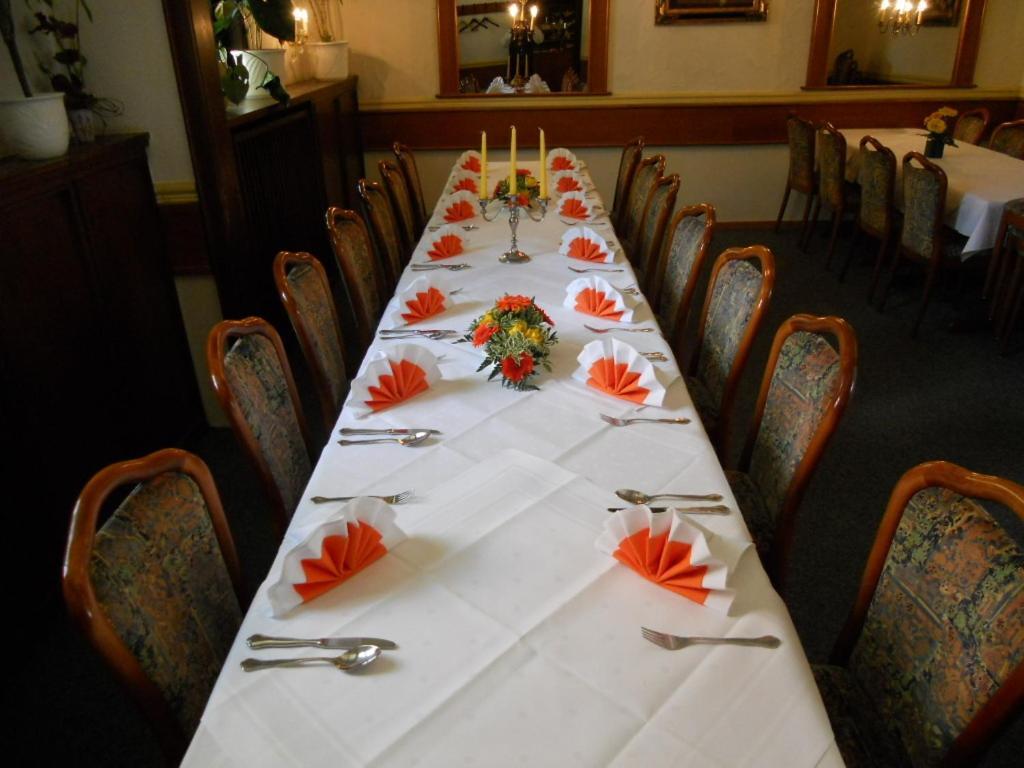 Hotel Restaurant Zur Post Wuppertal Bagian luar foto