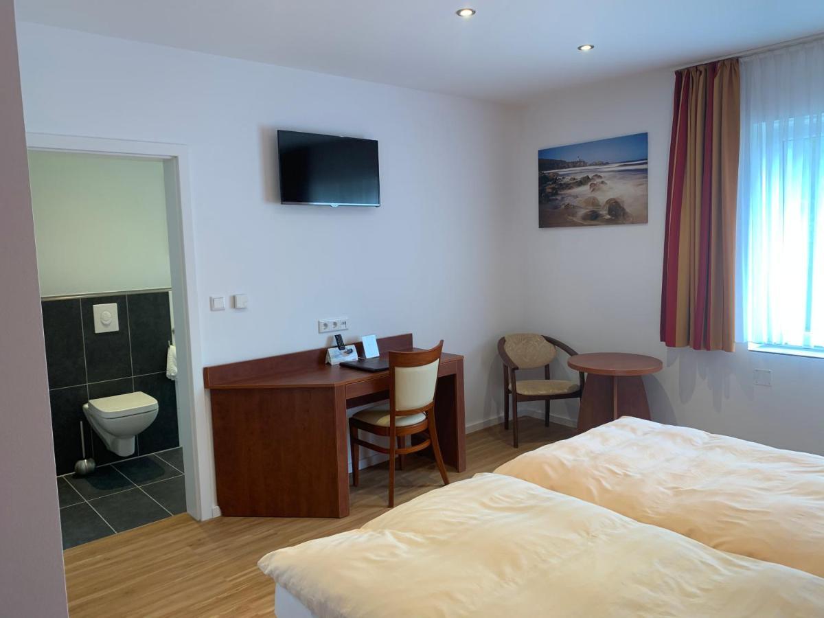 Hotel Restaurant Zur Post Wuppertal Bagian luar foto