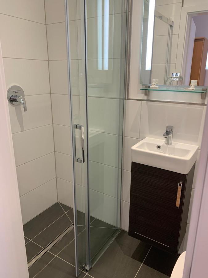 Hotel Restaurant Zur Post Wuppertal Bagian luar foto