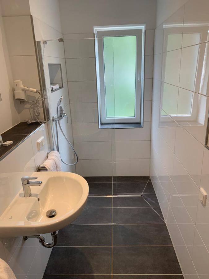 Hotel Restaurant Zur Post Wuppertal Bagian luar foto